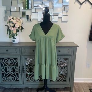 *NWOT* Elegant Green V-Neck Dress